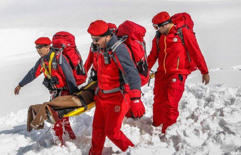 Red Crescent Recovers Bodies of Three Mountaineers Missing on Mount Alvand
