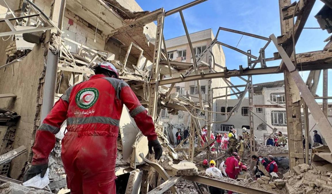 Volunteer physicians join IRCS relief teams at airstrike sites