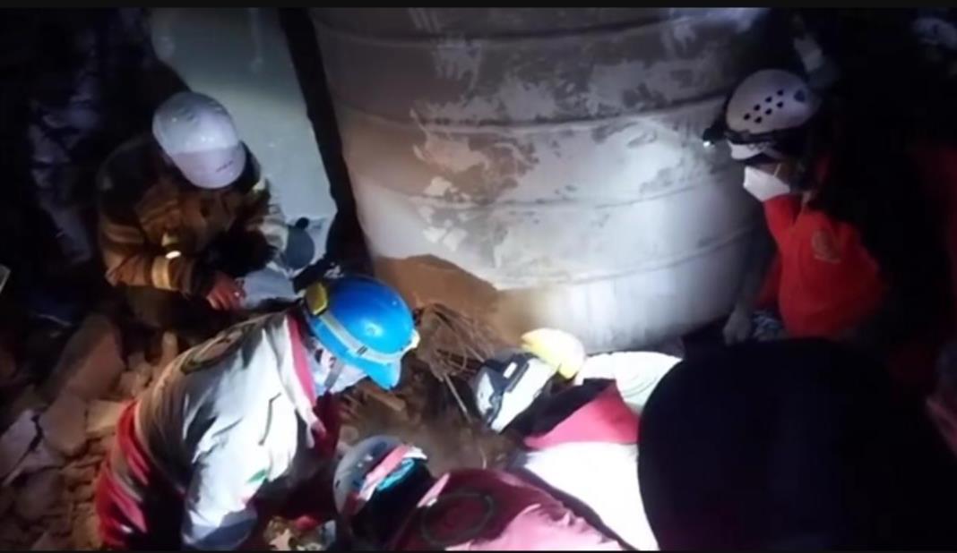 Video: IRCS Teams Recover Bodies in Tehran’s Resalat Area