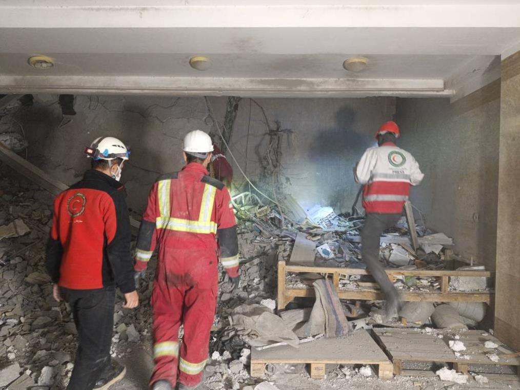 Red Crescent pulled 960 People Alive from Rubble in Tehran during the War