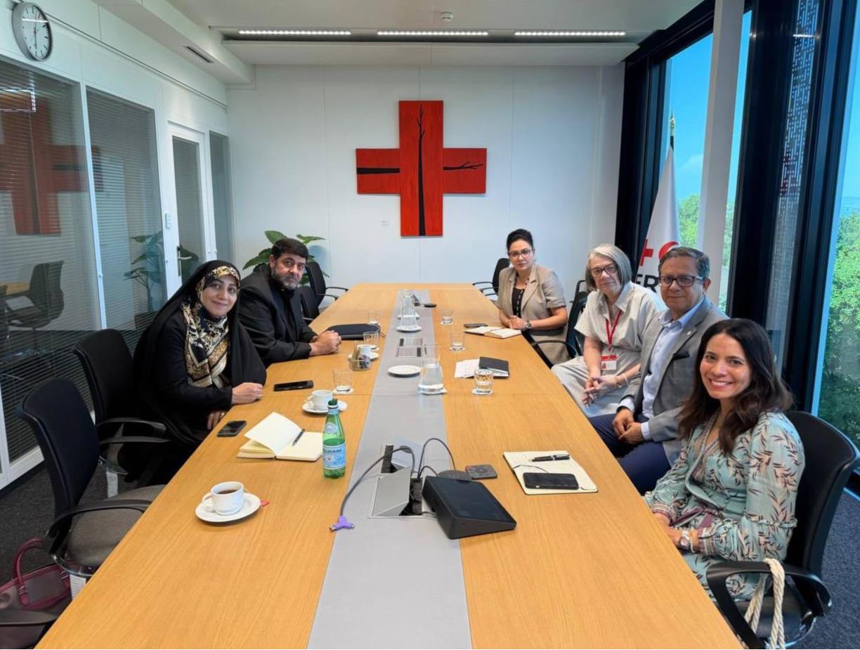 IFRC’s Kate Forbes Praises Iranian Red Crescent’s Service, Honors Fallen Aid Workers